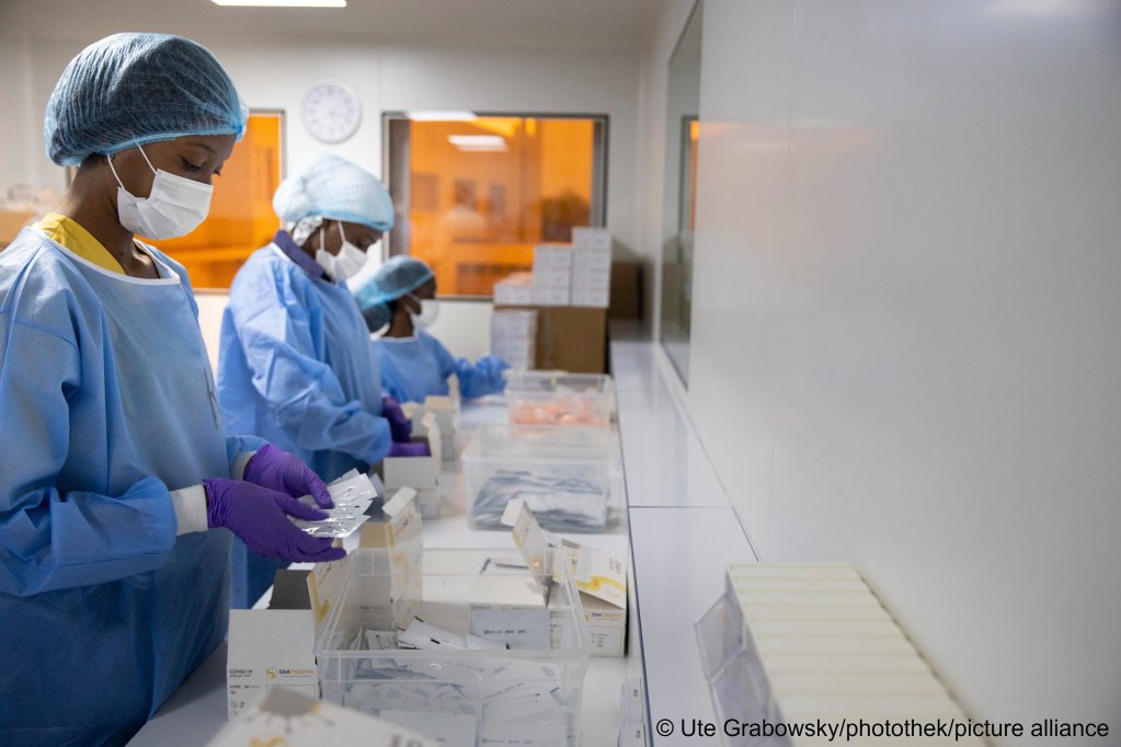 Medical workers in Dakar, Senegal | Photo: picture alliance