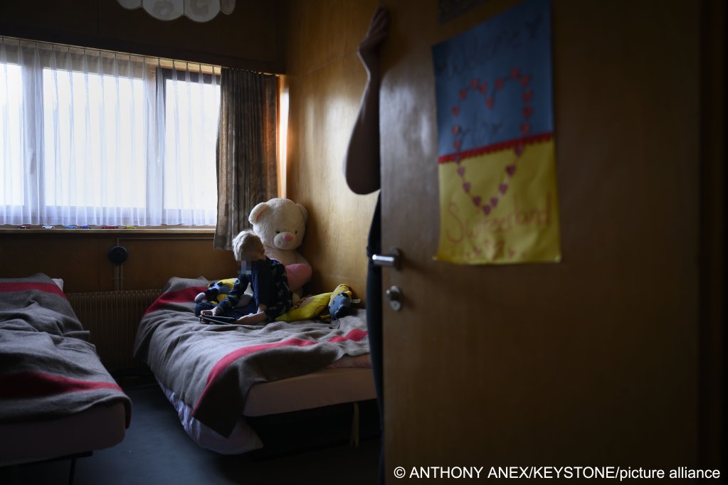 A Ukrainian child sits on a bed in the children's home which Guido Fluri's GF foundation owns. He stayed there himself as a child for a brief period and he has made it available to some of the Ukrainians he flew from Poland | Photo: Anthony Anex / Keystone / Picture Alliance