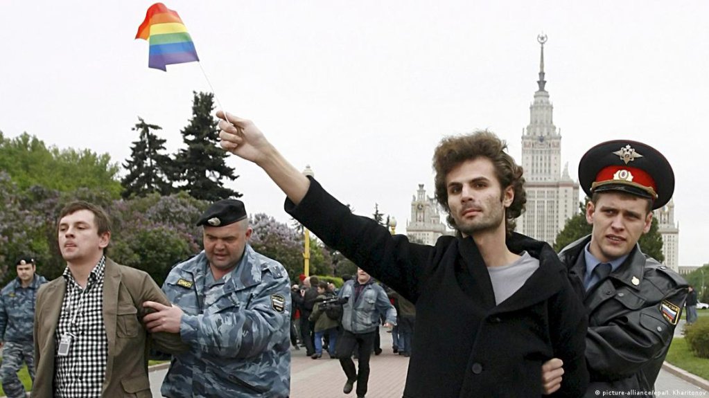 In many countries, showing pride in LGBTQ+ identity is still a criminal act, as seen here during a protest in Moscow, Russia, in 2018 | Photo: I. Kharitonov/dpa/picture-alliance