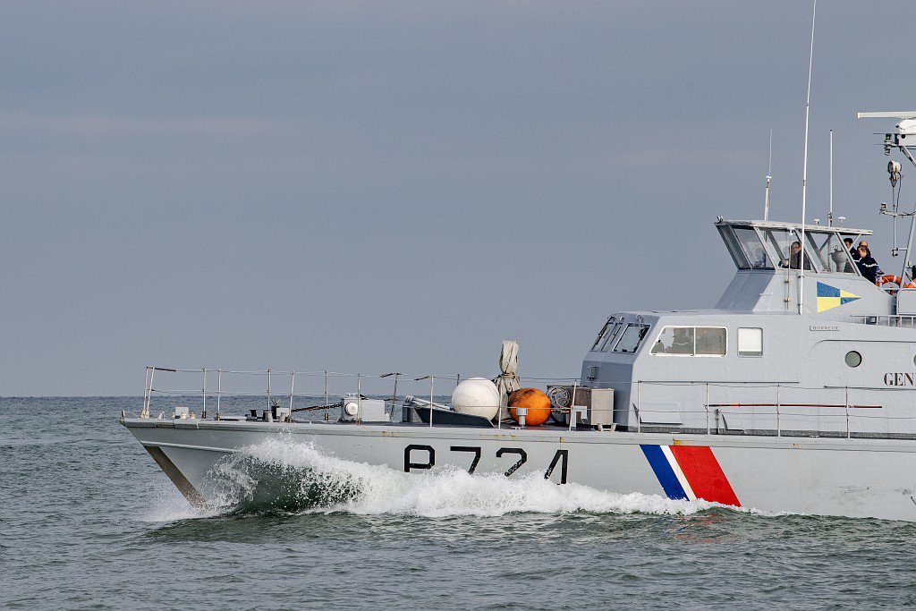 Un bateau des garde-côtes français dans La Manche. Crédit : PREMAR Manche / Twitter