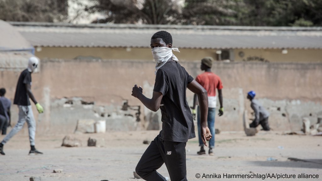 There is enormous frustration among many young people in Senegal | Photo: Annika Hammerschlag / Anadolu Agency / picture alliance