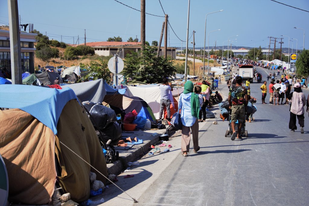 Oxfam says many people who lived in the first Moria camp are now scattered around the island of Lesbos, sleeping rough in carparks, and by the side of the road | Photo: Violeta Dimitrakopoulou/Oxfam 