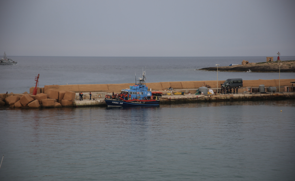 Aurora, a 14-meter high-speed patrol boat, docked in the port of Lampedusa, where 39 rescued migrants disembarked early Tuesday, June 13, 2023 | Source: Twitter/Sea-Watch Italy