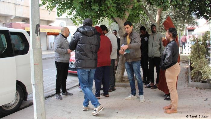 العنصرية في تونس ـ مبادرة لمساعدة اللاجئين الأفارقة
