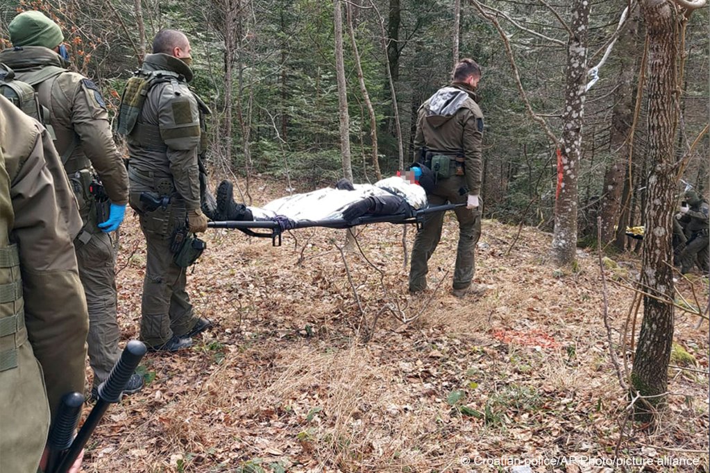 This photo provided by Croatian police shows a rescue operation near Modrus, central Croatia, on March 5, 2021. Croatian authorities said one migrant died and two others were wounded by an explosion of land mines left over from the 1991-95 war in the country | Photo: Picture-alliance/Croatian police via AP