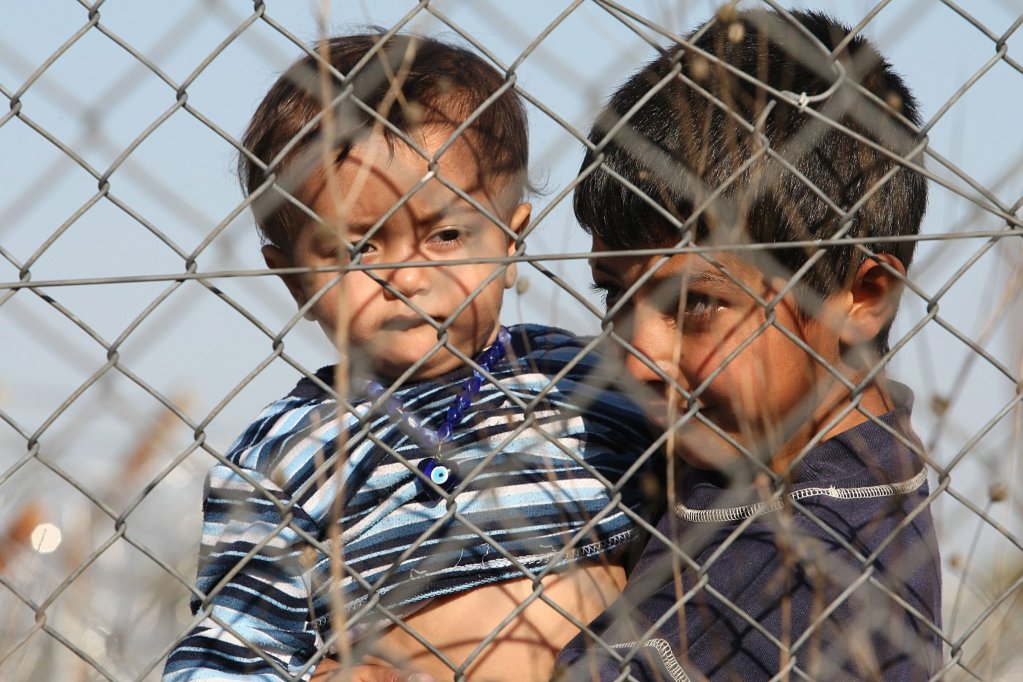 From file: Illegal immigrants' children are seen in a detention center in Kyprinos, in the region of Evros, at the Greek-Turkish borders, November 5, 2010 | Photo: Nikos Arvanitidis / EPA