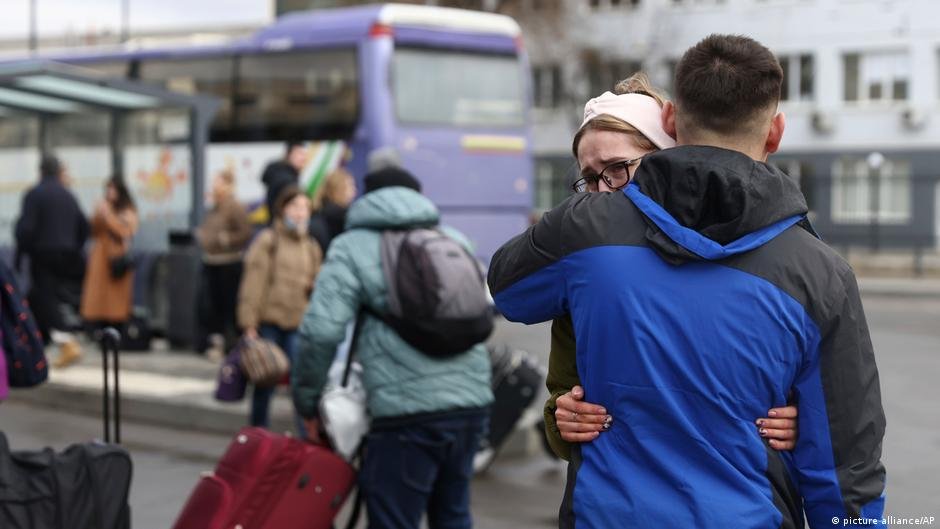 More than 100,000 Ukrainians are believed to have left Ukraine, with some estimates expecting two percent of the Ukrainian population to be externally displaced in this conflict | Photo: picture-alliance/AP 