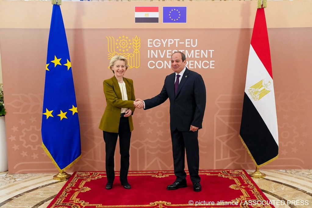 Egyptian President Abdel-Fattah el-Sissi, greets President of the European Commission, Ursula von der Leyen, during the opening of the EU-Egypt Investment Conference in Cairo, Egypt, Saturday, June 29, 2024 | Photo: Picture-alliance