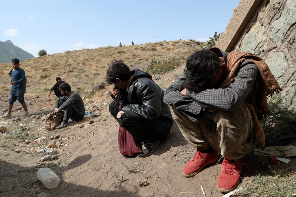 Des Afghans dans la province of Bitlis, en Turquie, après avoir traversé la frontière depuis l’Iran, en août 2021 | Photo : Reuters