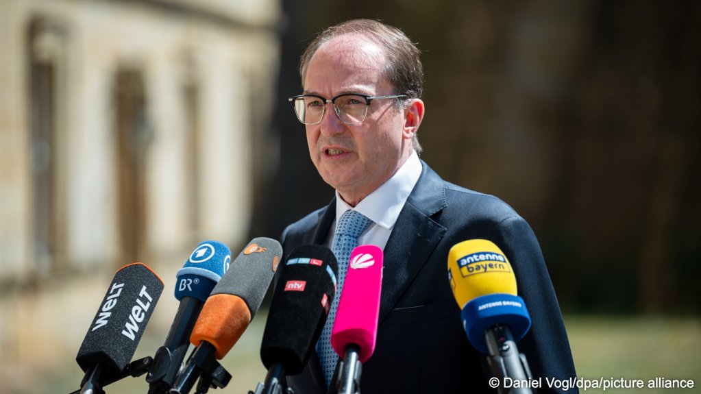 Germany's Interior Minister Alexander Dobrindt confirmed that one of the 31 had no criminal conviction | Photo: Daniel Vogl / dpa / picture alliance