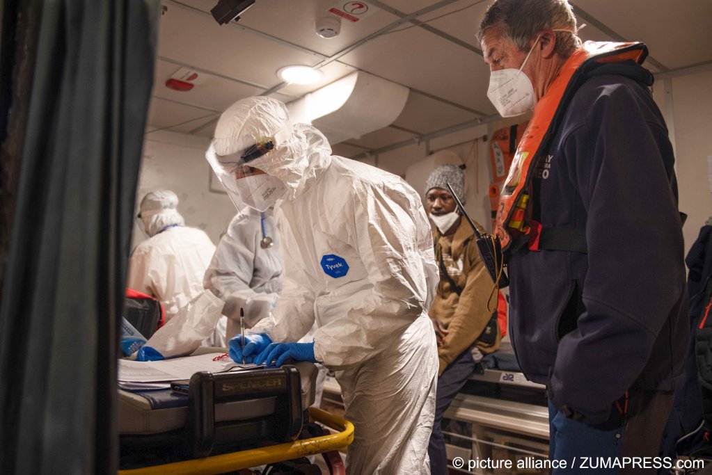 On board the Life Support ship operated by Emergency, before being disembarked in Civitavecchia | Photo: Ximena Borrazas picture alliance / ZUMAPRESS.com