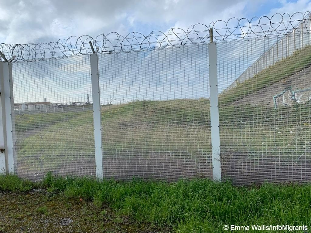 Fences abound in Calais, to try and prevent migrants attempting to board lorries, cars or trains towards the UK | Photo: Emma Wallis / InfoMigrants