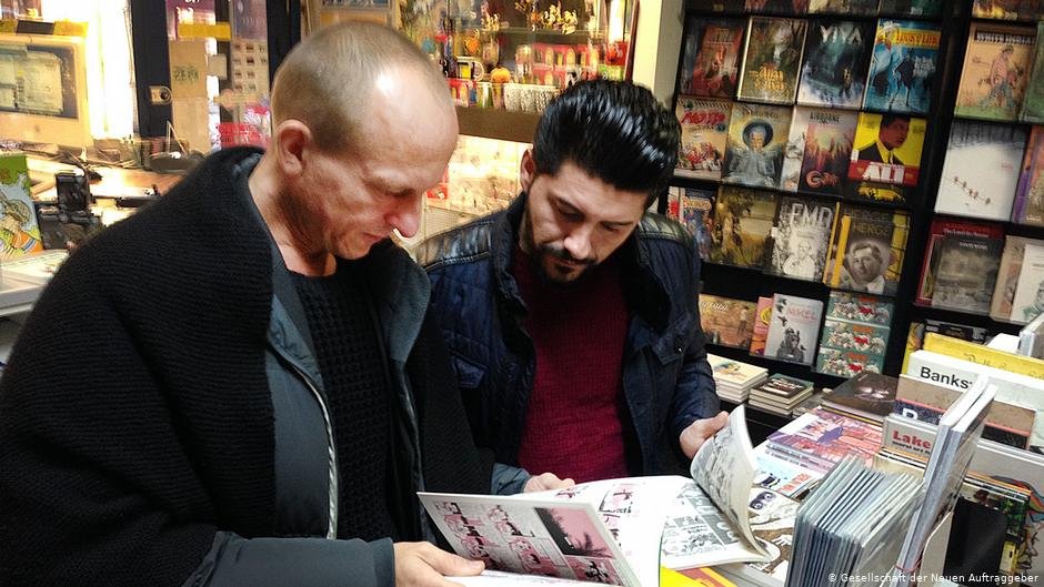 The story is based on the experiences of Namiq (right) who traveled from northern Iraq to Berlin, but then takes a unique turn | Photo: Gesellschaft der Neuen Auftraggeber