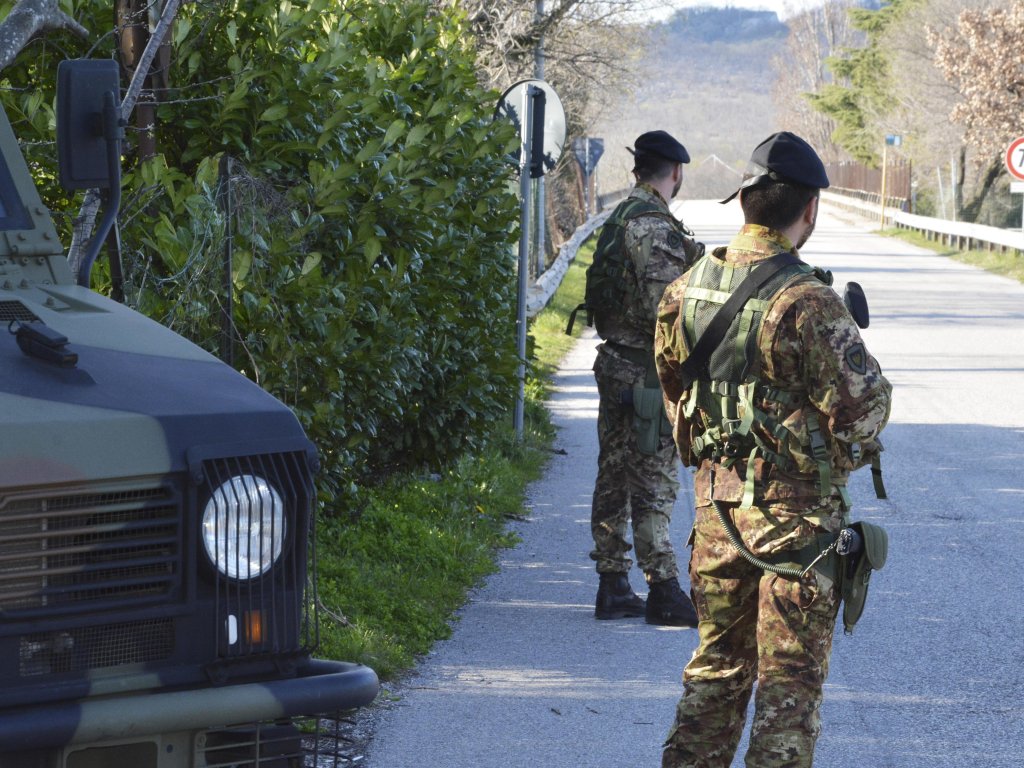 Soldiers deployed on the border between Slovenia and Italy to avoid the passing of undocumented migrants | Photo: ANSA/BRUSAFERRO
