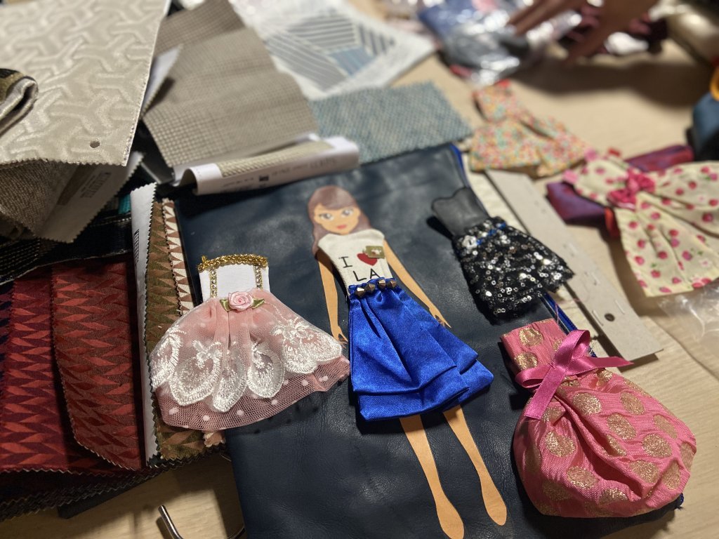 Major French brands have already donated fabric scraps for the refugees to practice on before their first official order. Credit: Anne-Diandra Louarn / InfoMigrants
