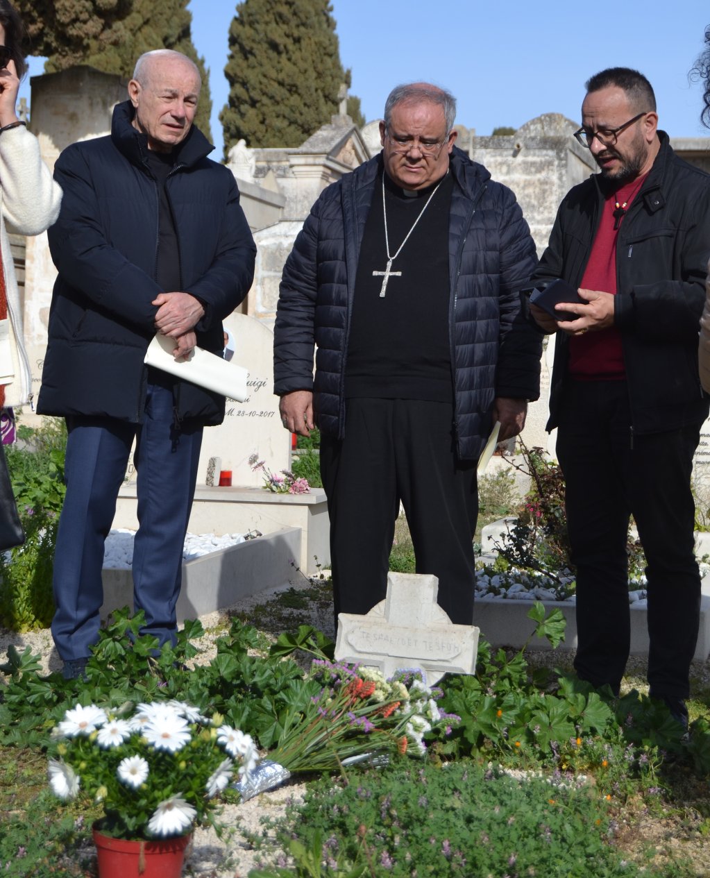 The mayor of Pozzallo, Bishop of Noto, and Father Treglia | Photo: Alessandro Puglia