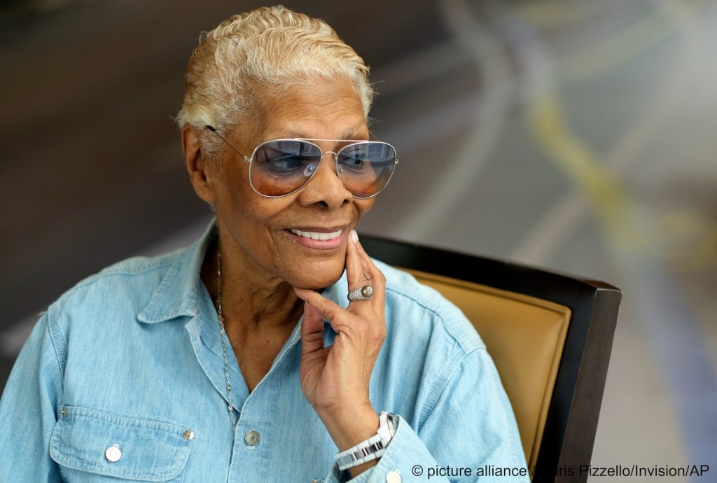 Dionne Warwick believes that there has never been a more important time "to stand in solidarity and show support for people around the world who have been forced to flee from their homes" | Photo: picture-alliance/Chris Pizzello/Invision/AP