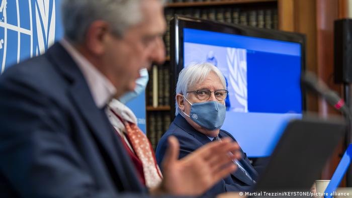 The UN High Commissioner for Refugees, Filippo Grandi (left) with UN Aid Chief, Martin Griffiths (right), pleading for international help to prevent a "catastrophe" in Afghanistan | Photo: Martial Trezzini / KEYSTONE/ picture-alliance