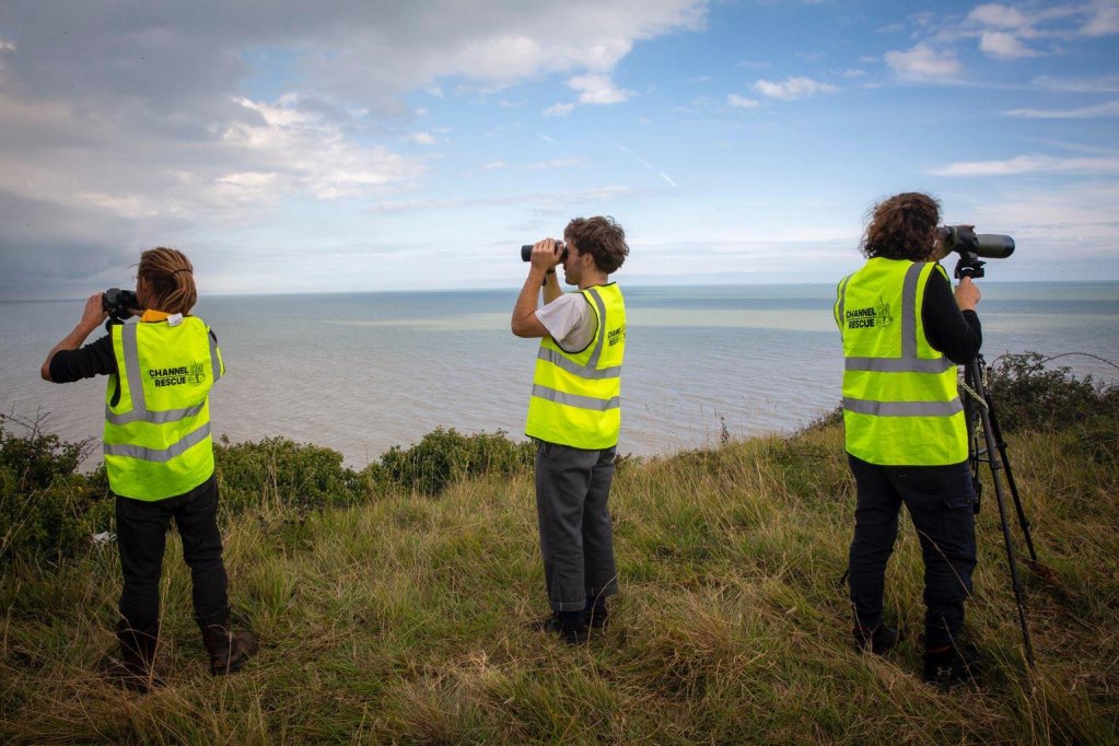 trois ou quatre fois par semaine, des équipes de trois personnes patrouillent les côtes anglaises du Kent au petit jour. Crédit : Channel Rescue