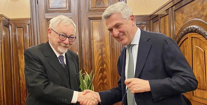 UNHCR chief Filippo Grandi (R) meets the Mayor of Krakow Majchrowski to thank him for his city's 'extraodrinary generosity towards Ukrainians' | Source: @FilippoGrandi Twitter feed / UNHCR