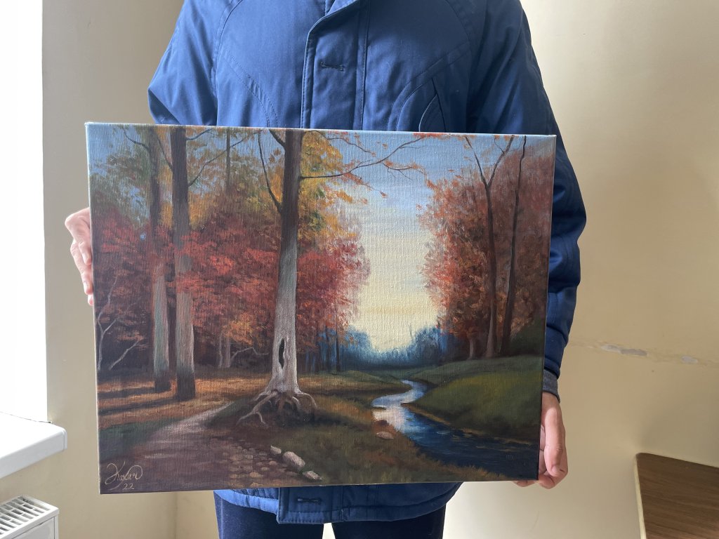 Painting of an autumnal forest by Amir from Iraq who is currently detained in the Kybartai camp in Lithuania | Photo: Gabriela Ramírez 