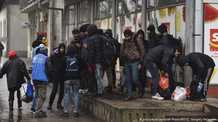 De nombreux migrants se trouvent actuellement dans la ville serbe de Horgos près de la frontière hongroise. | Photo : Picture-allianec/AP Photo/MTI/Z.Gergely Kelemen