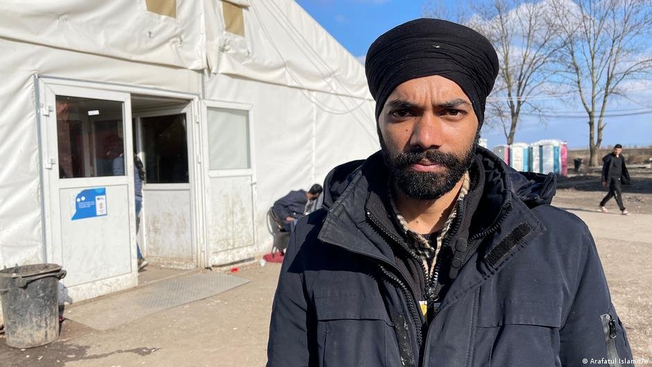 Harjinder Kumar wants to find a job in Europe to pay off his debt in India.  Photo: Arafatul Islam/DW