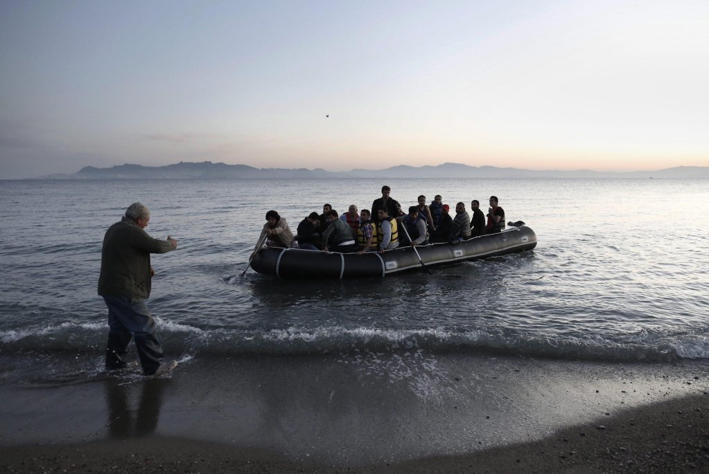 مئات المهاجرين يصلون إلى الجزر اليونانية في بحر إيجة (ansa)