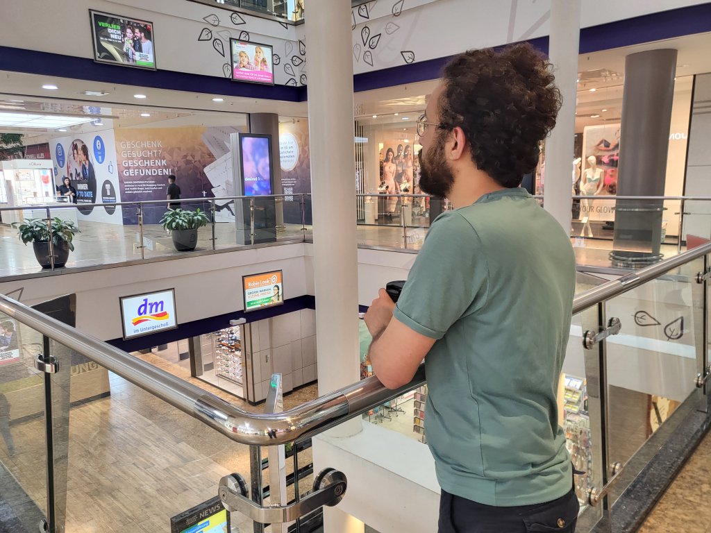 Syrian migrant Maher Alsayer at a Berlin shopping mall on May 30, 2024 | Photo: Benjamin Bathke/InfoMigrants