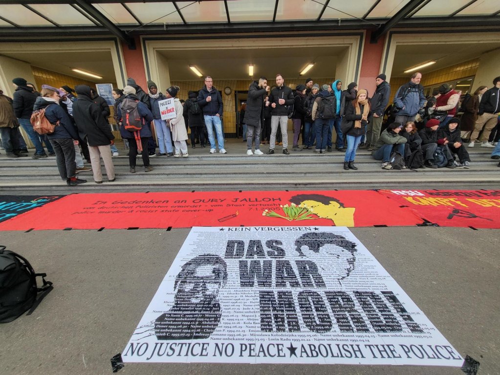 Demonstration in Dessau on January 7, 2025 to mark the 20th anniversary of the death of asylum seeker Oury Jalloh in Dessau, who died in 2005 in a fire in a police cell in Dessau under unexplained circumstances | Photo: Benjamin Bathke
