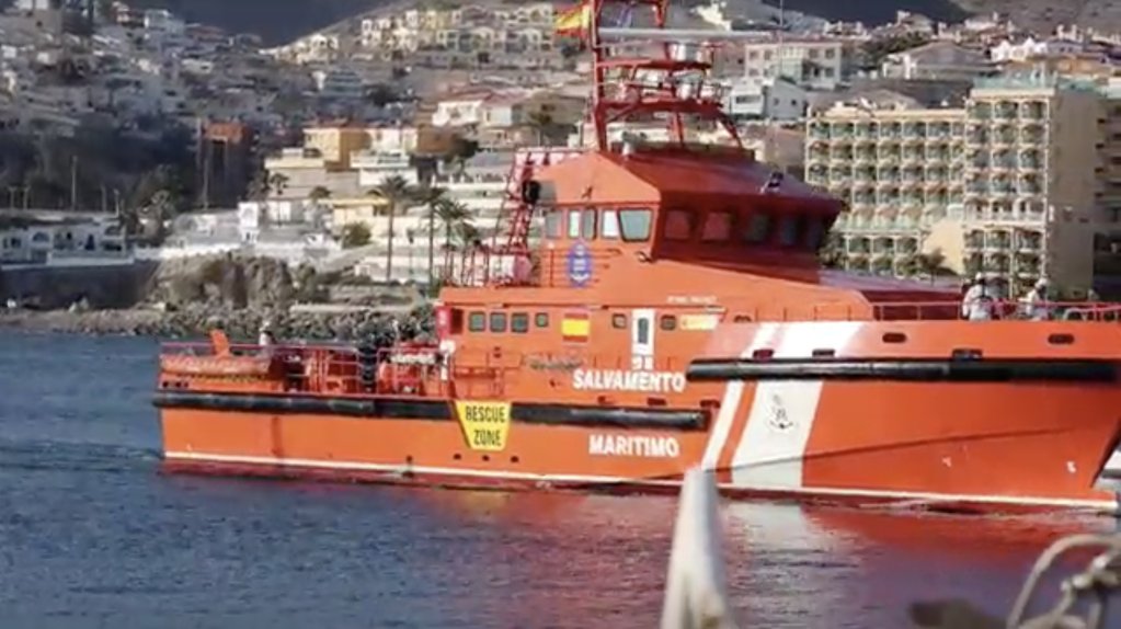 Spanish rescue boats have increased their patrols as more migrants are embarking for the Canaries | Screenshot: Reuters/EFE