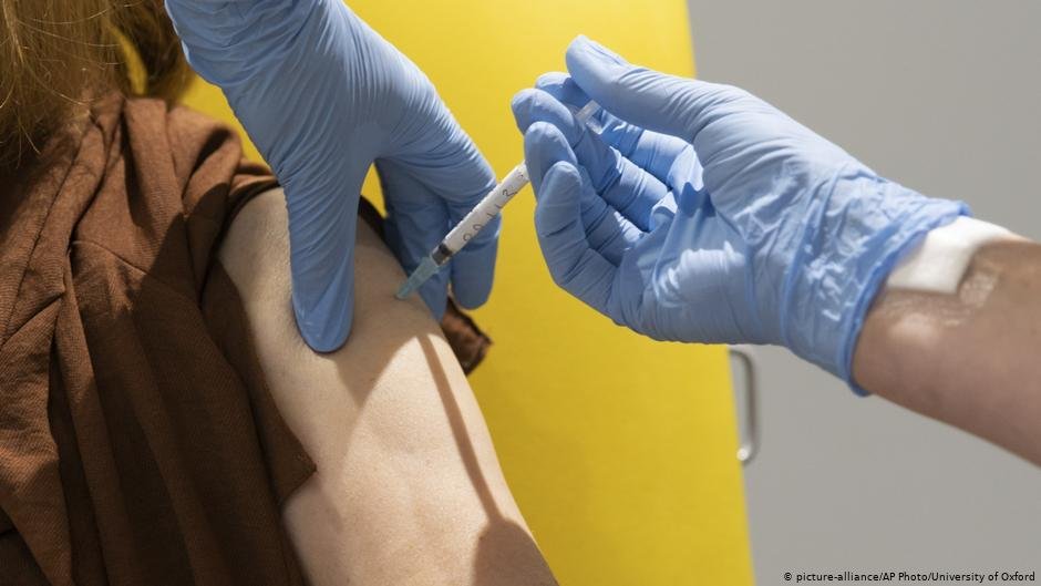 Could identity politics derail the roll-out of the COVID-19 vaccine? | Photo: University of Oxford/AP/picture-alliance