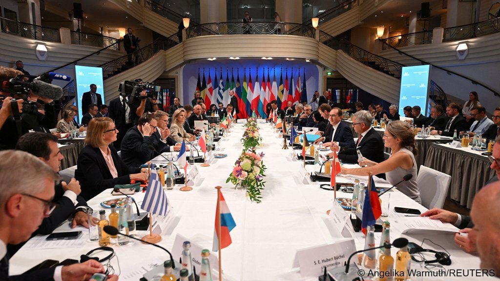 EU and non-EU interior ministers at the Munich Migration Meeting on September 26, 2026 | Photo: Angelika Warmuth/Reuters