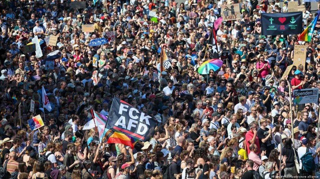 In Leipzig, some 15,000 protesters rallied against right-wing extremism one day before the European election. | Photo: Jan Woitas/dpa/picture alliance

