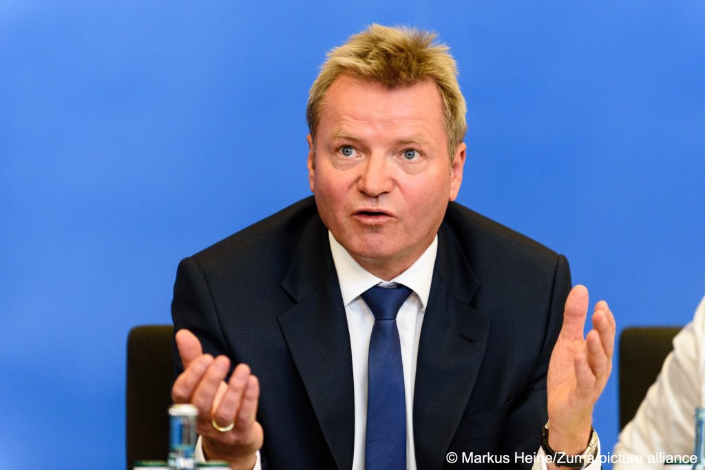Helmut Teichmann's letter states that free money from the German government while awaiting an asylum decision might be a motivating factor for Moldovans coming to Germany | Photo: Markus Heine/picture-alliance