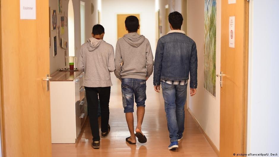 Many unaccompanied minors don't have any documentation on them to prove their age | Photo: picture-alliance/dpa/U. Deck
