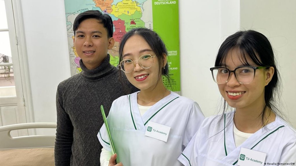 Many young Vietnamese working in the care sector see Germany as a good work destination. | Photo: Rosalia Romaniec/DW
