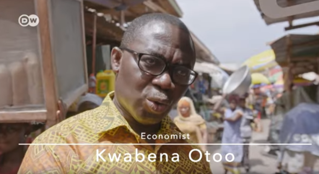 Economist Kwabena Otoo says African countries have lost control of their own markets because of world trade policies | Photo: Screenshot DW documentary Tomatoes and Greed