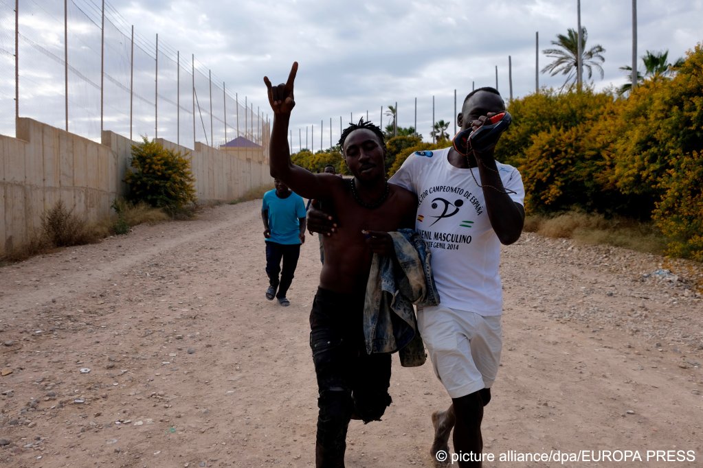 Migrants who managed to breach the border between Morocco and the Spanish enclave, Melilla, on Friday June 24, 2022, make their way to a temporary reception facility (CETI) | Photo: Europapress/picture alliance