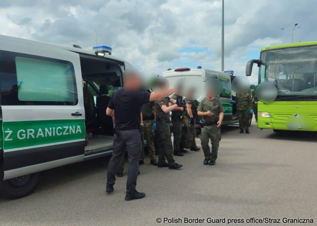 Polish border guard officers carried out thousands of checks on people and vehicles on July 2 and 3 at borders with the country's neighbors, including Lithuania and Germany | Photo: Polish Border Guard press office / Straz Graniczna