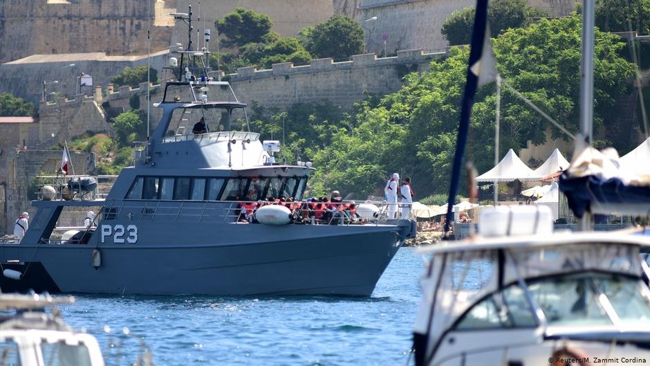 Coast guard patrol in the harbor of Valletta, Malta, with migrants on board : Photo: Reuters