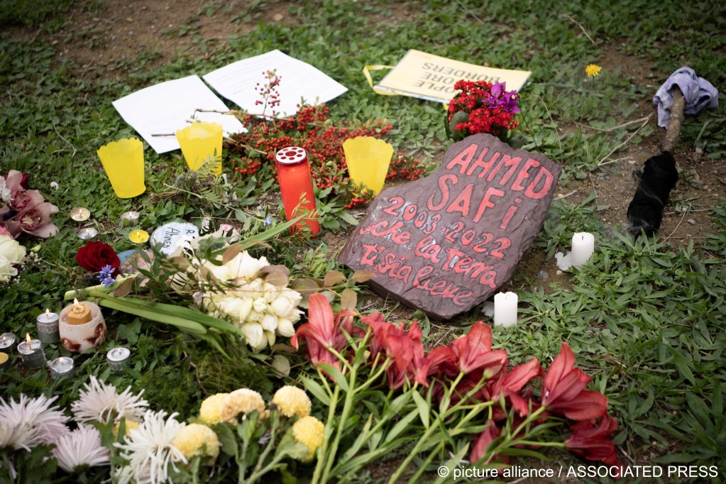 Flowers are laid to commemorate Ahmed Safi's death after he was hit by three vehicles on November 7 near the Ventimiglia border | Photo: Marco Alpozzi / picture alliance / Associated Press