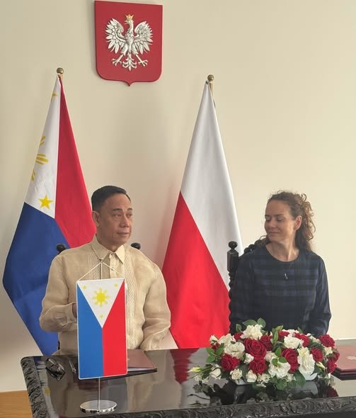 Ambassador Alan L. Deniega signed the Agreement on Transfer of Sentenced Persons (TSPA) on behalf of the Philippine government, while Deputy Justice Minister Maria Ejchart represented the Polish government | Source: Facebook site for Philippines Government in Poland (Warsaw)