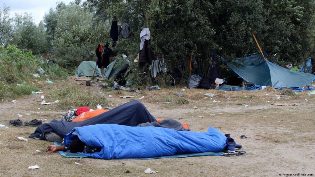 At many refugee camps, the conditions can be deplorable. Lack of proper housing, basic sanitation, clean water, and piling of trash is a common scene | Photo: Forrest Crellin/Reuters