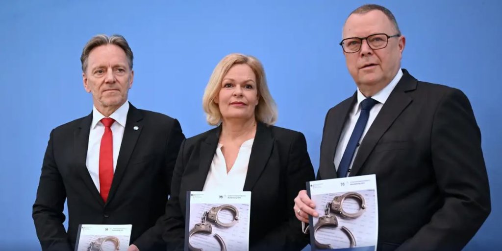 During the presentation of the crime statistics report, April 9, 2024. From left: Holger Münch, president of the Federal Crime Police Office (BKA), Interior Minister Nancy Faeser, Michael Stübgen, chair of the interior ministers' conference | Photo: Picture-alliance