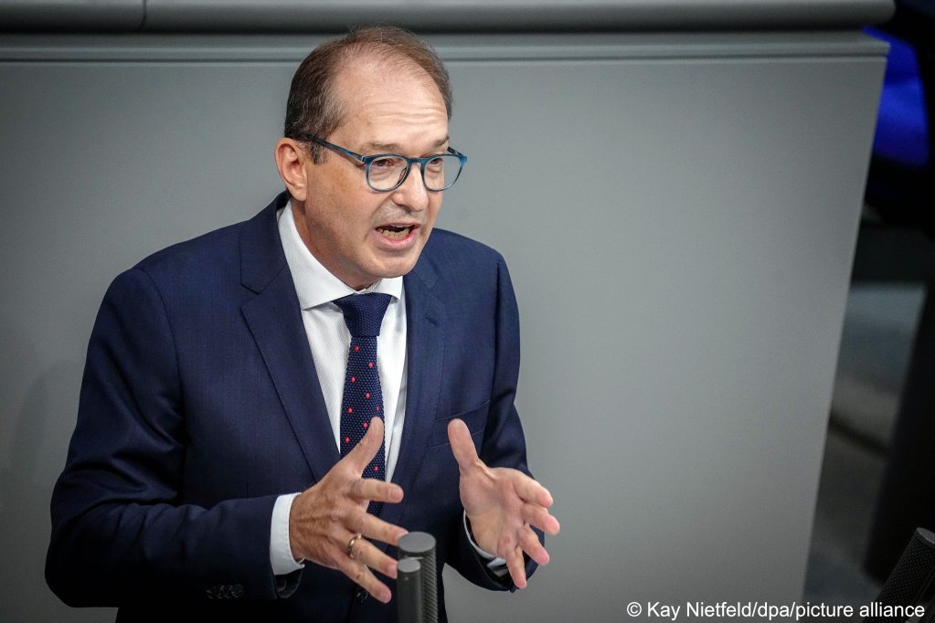 Alexander Dobrindt, head of the CSU parliamentary group, speaks at the plenary session of the Bundestag on Friday, September 22 | Photo: Kay Nietfeld/picture-alliance