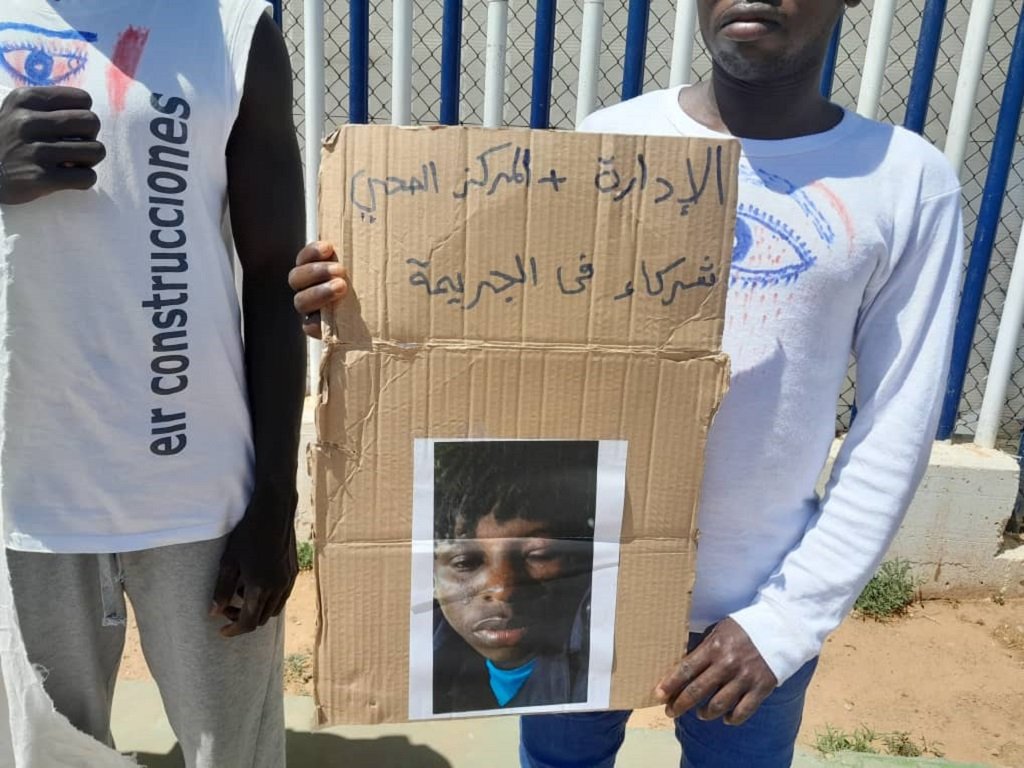 جانب من الاعتصام الذي نفذه المهاجرون الثلاثاء 31 أيار/مايو 2022 قبالة مركز "سيتي" في مليلية. الحقوق محفوظة