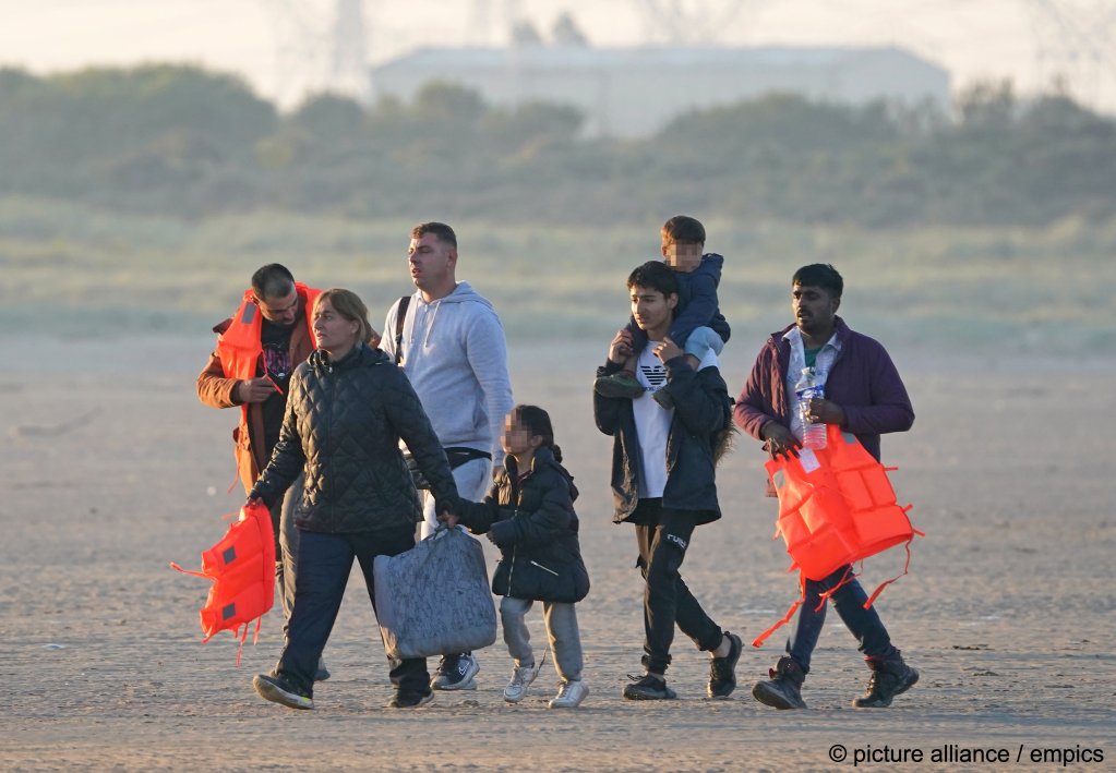 Children being carried on shoulders, families and babies were among those who had hoped to board an overcrowded dinghy early on Monday, (July 29) in the morning | Photo: Gareth Fuller / picture alliance / empics