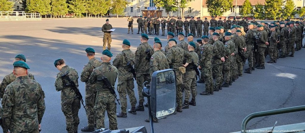 Poland currently has thousands of guards and soldiers protecting its border with Belarus | Photo: 12 Brygada Zmechanizowana/Reuters
