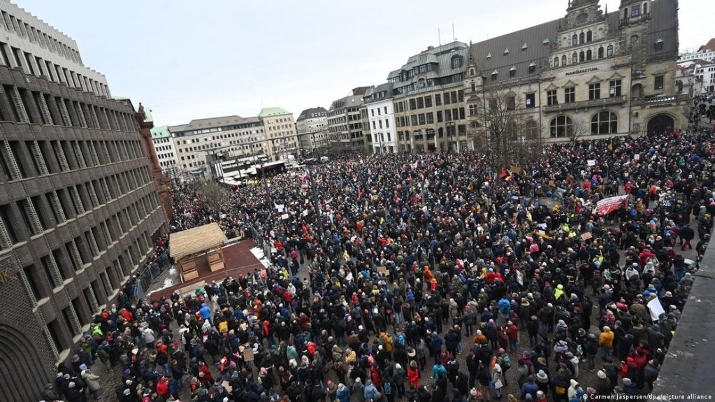 Racism may be on the rise in Germany, but so are protests against it, as here in Bremen on January 21. | Photo: Carmen Jaspersen/dpa/picture alliance
